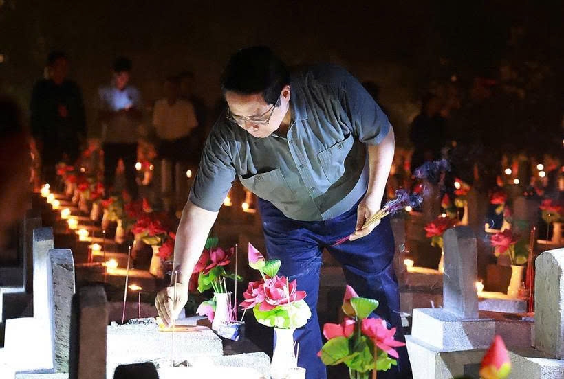 PM lights candles in tribute to fallen heroes at National Martyrs Cemetery